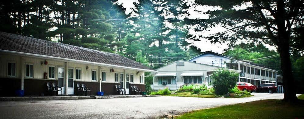 Pinedale Inn Gravenhurst Zewnętrze zdjęcie